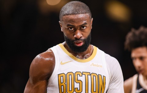 如何定义造犯规？杰伦·布朗：夸大身体接触 故意装成被犯规