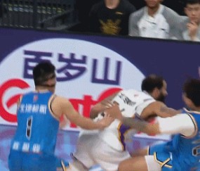 开云-手感糟糕！赵睿复出6中0得0分8助攻 末节伤退离场引关注|北京|里勒|篮板|北控|大战_新浪新闻