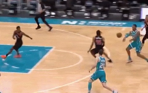 开云体育官网-三球一数据直追库里 他的远投被低估了太多！