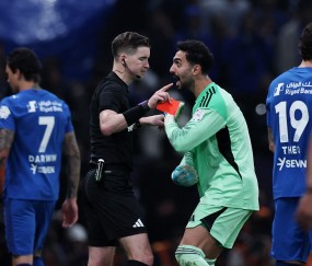 kaiyun-卧底表现！胜利门将阿奇迪近2轮失误送礼+肘击染红 胜利现7分落后