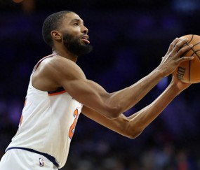 开云-4年拿1.5亿美金！17投15分，三分5中1，球迷：尼克斯有你就没个好