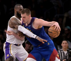 开云体育下载-西部卡位战&amp;赢家为西部第五！ESPN预测胜率：湖人34.4% 掘金65.6%